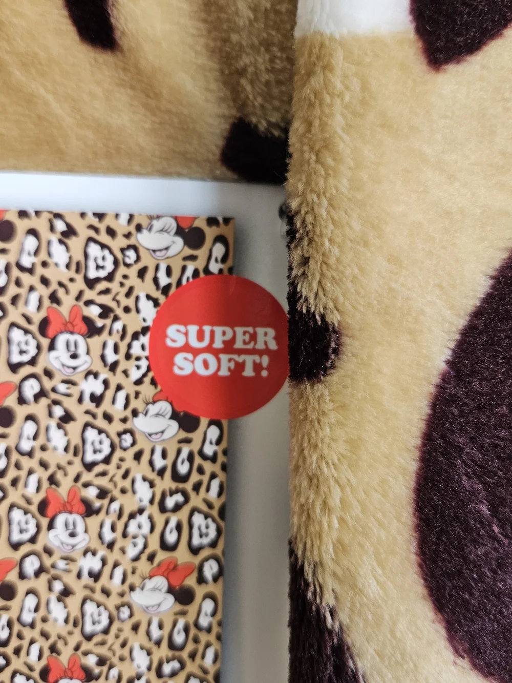 Disney Minnie Mouse Plush Throw Blanket - Red & Black